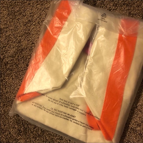 Victoria’s Secret canvas large dual strap bag. NWT - Picture 4 of 6